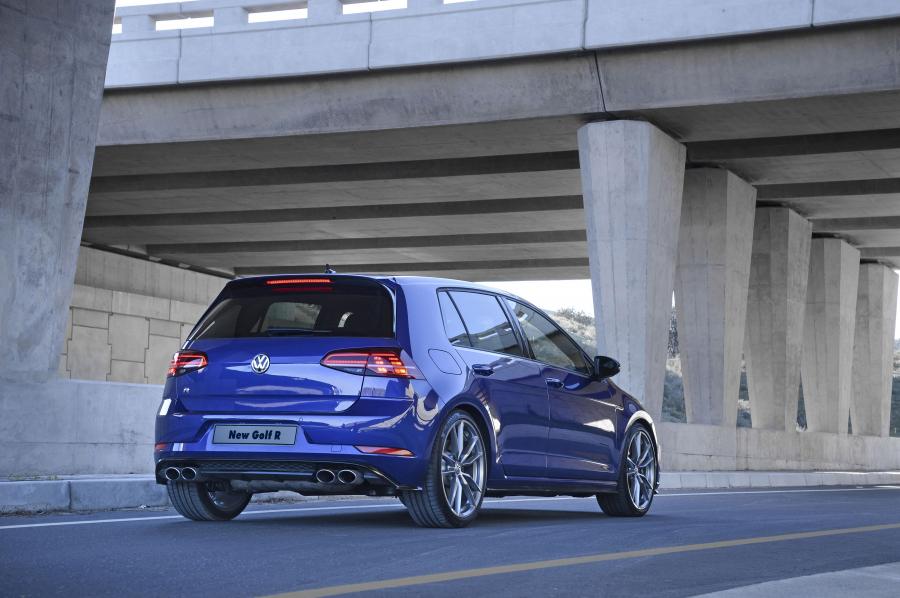  Volkswagen Golf R 5-Door 2017 года  (ZA) (фото 4 из 8)
